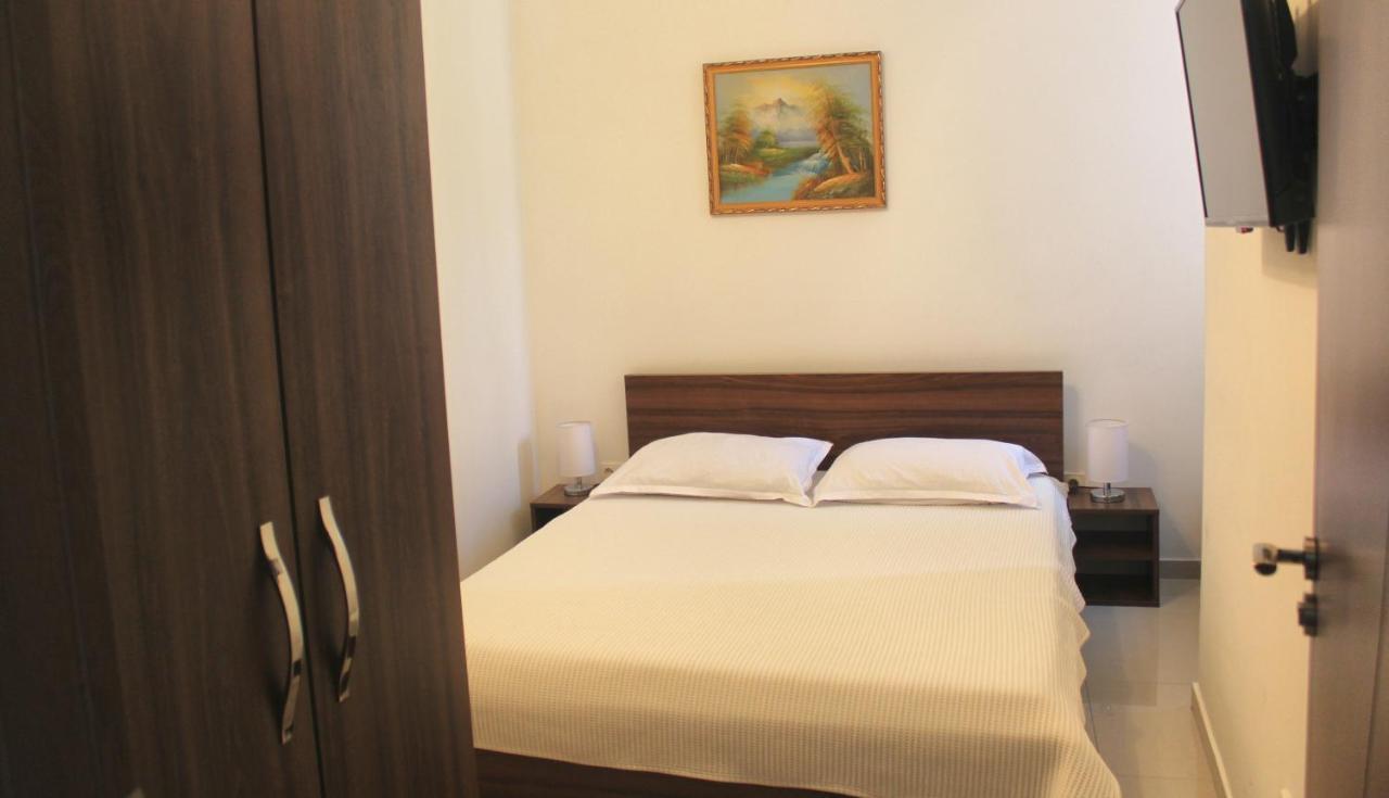 Hotel Kika Приштина Экстерьер фото