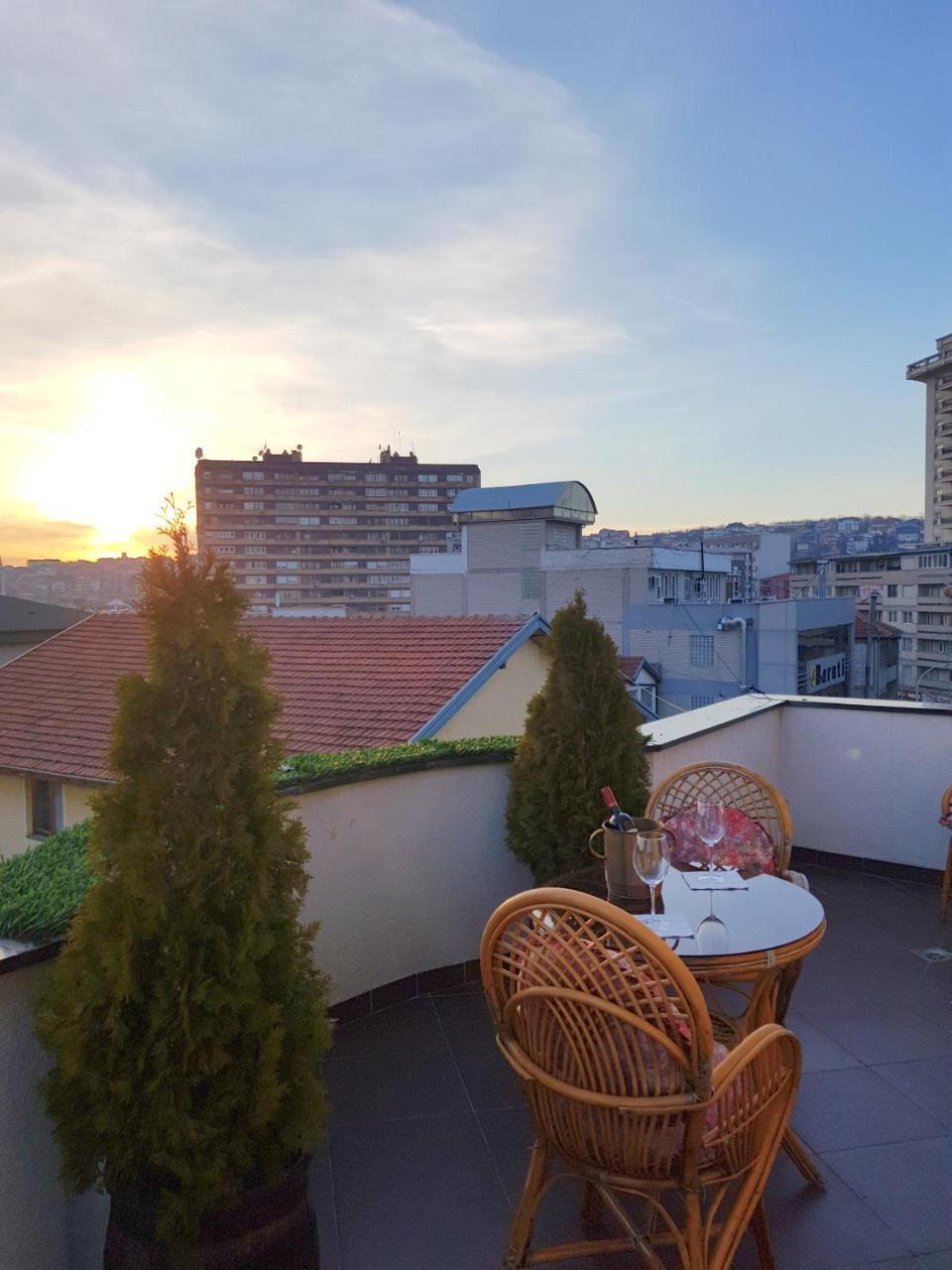Hotel Kika Приштина Экстерьер фото